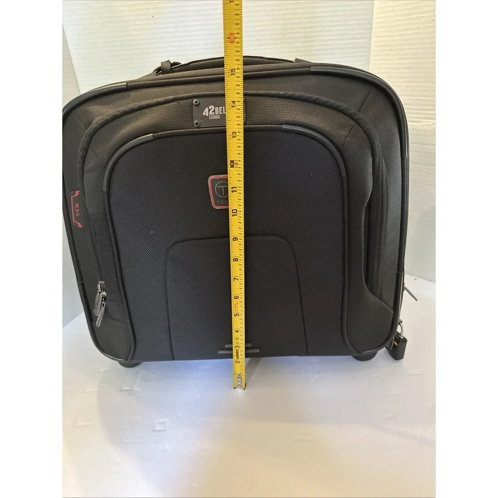 Tumi T-Tech Presidio Macarthur Wheeled Compact‎ Laptop Briefcase Style 67102D